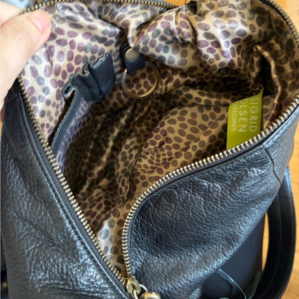 Elegant Brown and Black Leather Handbags - Picture 11 of 13